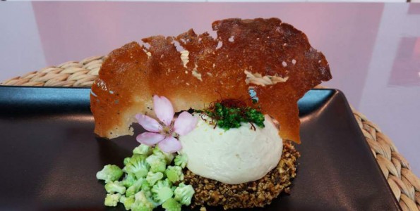 Braesáreas sobre lecho de setas y frutos secos