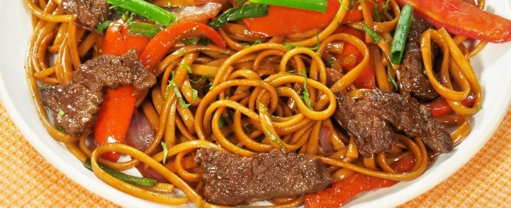 El Tallarín Saltado 2026: La maestría del wok que define el mestizaje culinario peruano
