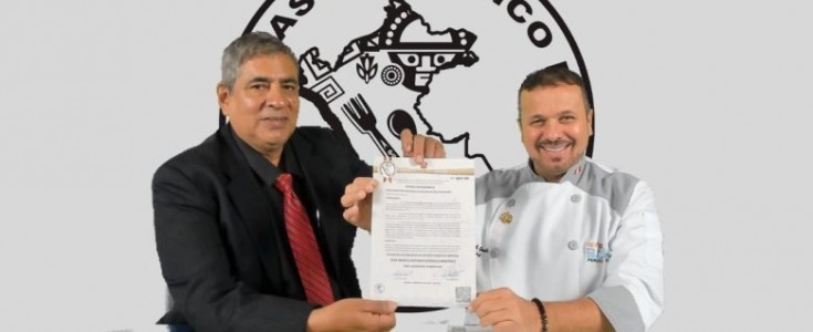 El Colegio Gastronómico del Perú condecora a los chefs Marco Gordillo y Julio Caso por su trayectoria en Estados Unidos