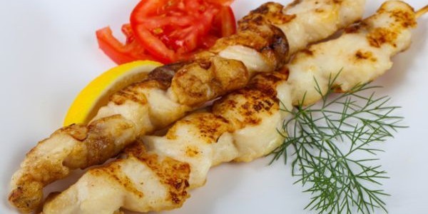 El Anticucho de Pescado se consolida como la nueva estrella de la parrilla global