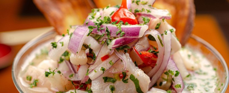 El ceviche peruano se reinventa: técnicas modernas elevan el plato emblemático a la categoría gourmet