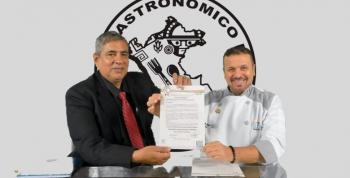 El Colegio Gastronómico del Perú condecora a los chefs Marco Gordillo y Julio Caso por su trayectoria en Estados Unidos