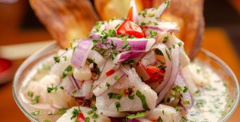 El ceviche peruano se reinventa: técnicas modernas elevan el plato emblemático a la categoría gourmet