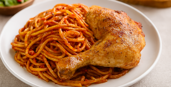 Tallarines rojos con pollo: sabor criollo que une generaciones